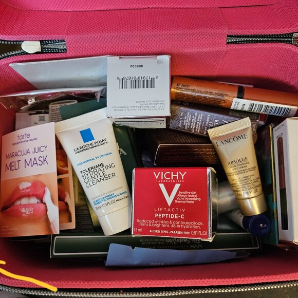 Makeup Train bundled with Makeup & Skincare - Picture 2 of 5